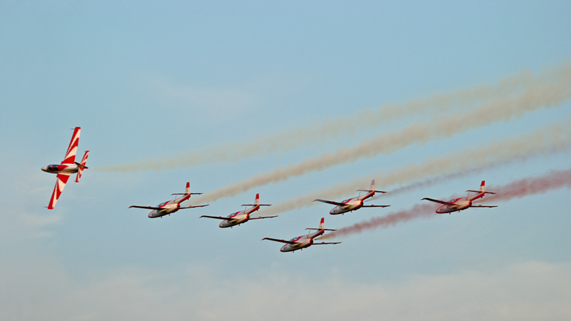 100_Radom_Air Show_Bialo-Czerwone Iskry na TS-11 Iskra.jpg
